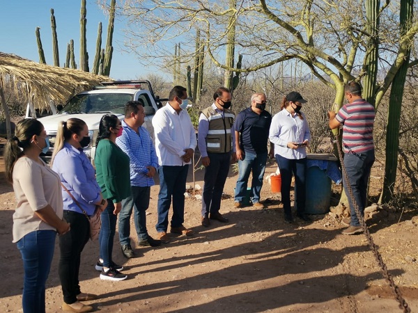FOTO 2 ATIENDE ALCALDESA DE LORETO PROBLEMÁTICA DEL ABASTECIMIENTO DE AGUA POTABLE.