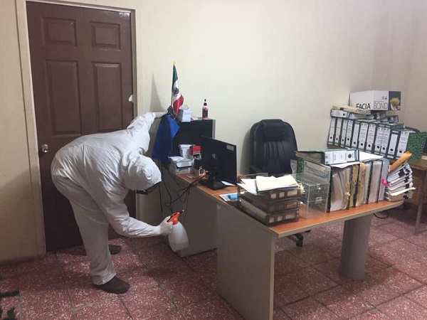 FOTO 2 CONTINÚAN CON SANITIZACIÓN EN OFICINAS DEL PALACIO MUNICIPAL DE LORETO