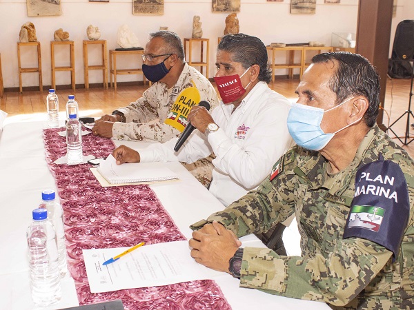Alcalde José Felipe Prado Bautista durante la sesión del Consejo Municipal de Protección Civil respecto al fenómeno natural Genevieve