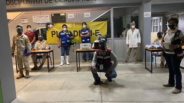 PERSONAL EN ALBERGUE DE LA UABCS