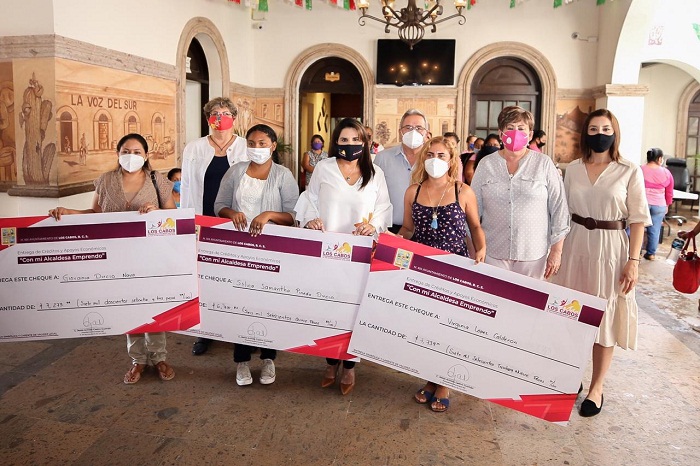 01 A través del programa “Con mi Alcaldesa Emprendo”, en Los Cabos se invierten $4 MDP en apoyo a pequeños empresarios (2)