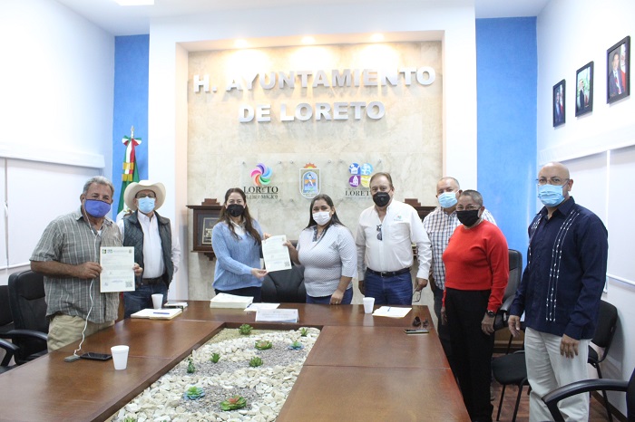 FOTO 1 ENTREGAN TÍTULOS GANADEROS DE MARCAS DE HERRAR, SEÑALES Y TATUAJES EN LORETO