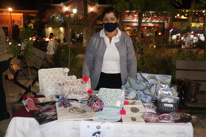 03 Bajo estrictas medidas de higiene, retoma actividades el programa “Viva la Plaza” en el centro de CSL 3