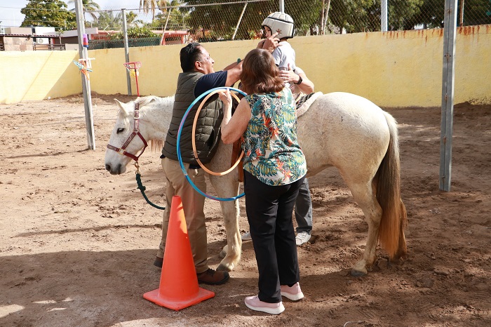 MEDIANTE LA EQUINOTERAPIA ATENDERÁ EL CAM 9 A NIÑOS